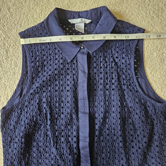 Eyelet lace collared sleeveless button-down blouse - Picture 4 of 12
